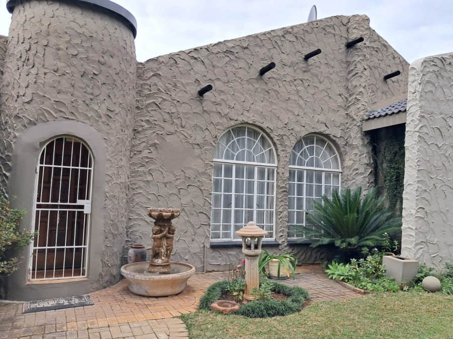 4 Bedroom Property for Sale in Safari Gardens North West